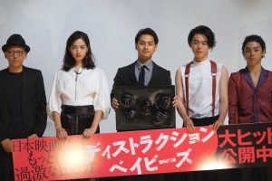 左から、真利子哲也監督、小松菜奈、柳楽優弥、菅田将暉、村上虹郎