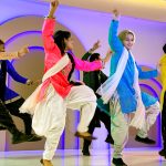『中島健人　映画の旅人』中島健人、ムンバイでインド映画流ダンスに挑戦